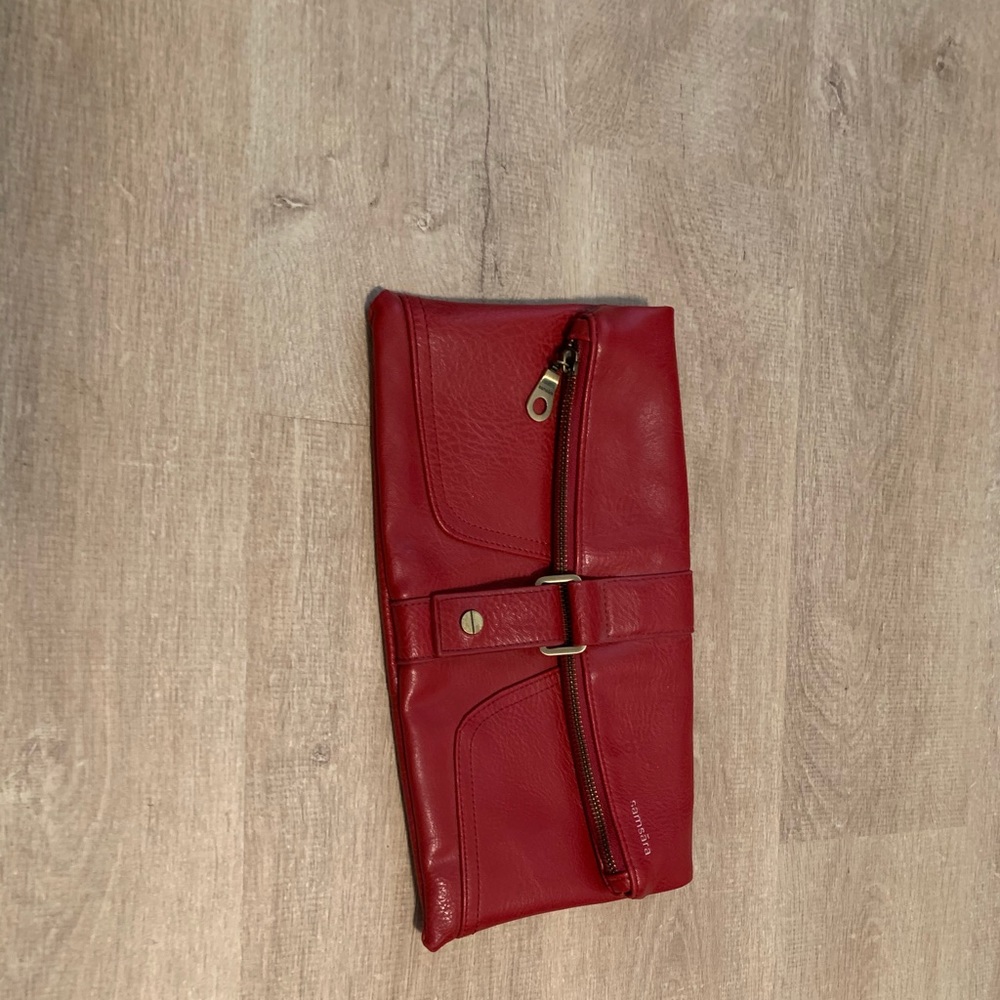 Red Matt and nat clutch